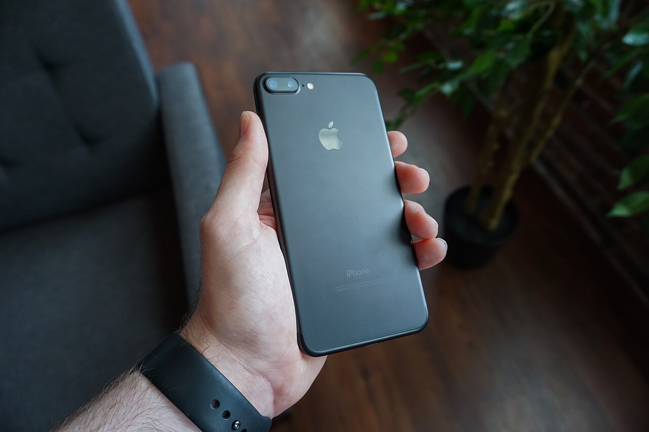 Apple previews a more context-aware Siri and expanded AI features